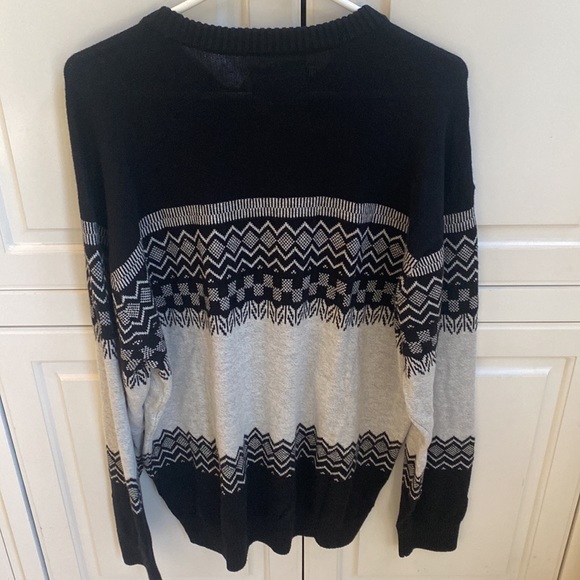 Really Nice Men’s HollisterSweater- L- Brand New - Picture 4 of 4